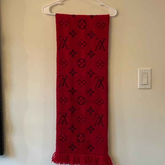 ๐๏ธHOST PICK๐๏ธStunning Louis Vuitton winter scarf - Picture 1 of 8